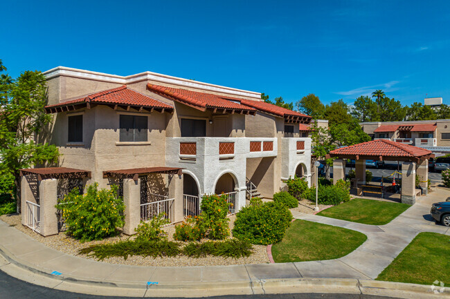 Building Photo - Thunderbird Paseo