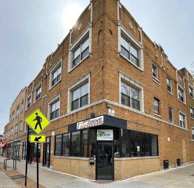 Edificio exterior - 7903 S Eberhart