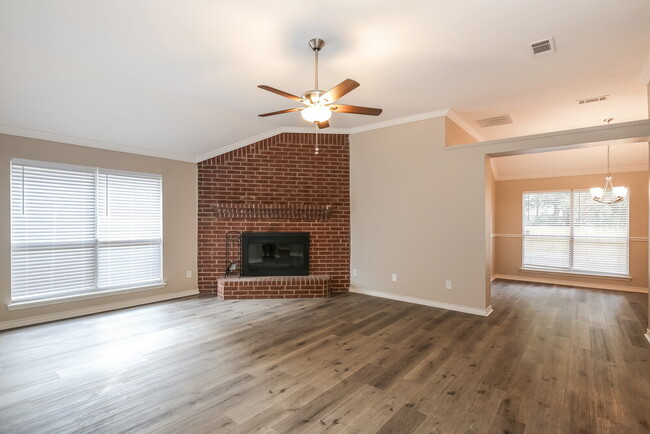 Building Photo - 112 Couch Ln