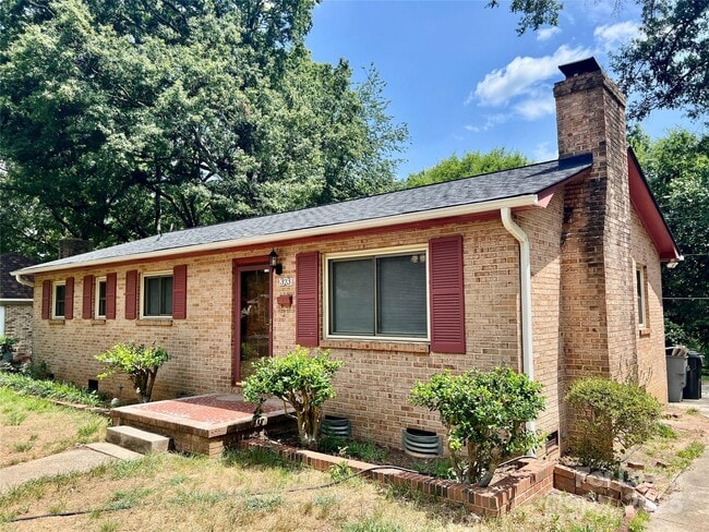 Building Photo - 323 Frank Dr