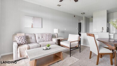 Building Photo - 14807 Woodland Hills Dr