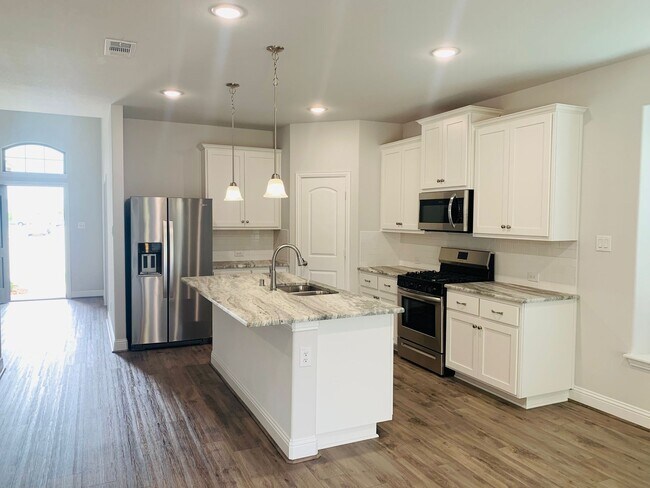 Building Photo - 7804 Cottonwood Dr