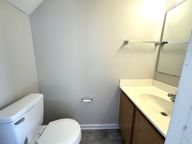 Foto del edificio - Townhome Minutes to Camp Lejeune