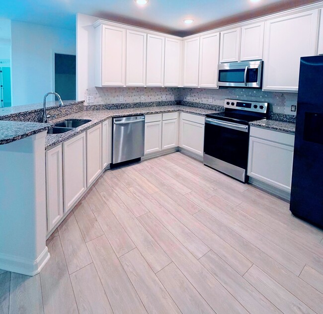 Building Photo - 756 Carlsbad Dr