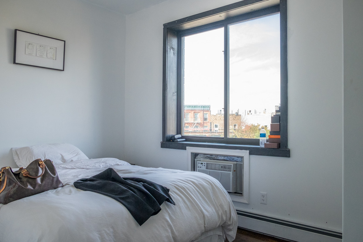 Primary Photo - 682 Bushwick Ave