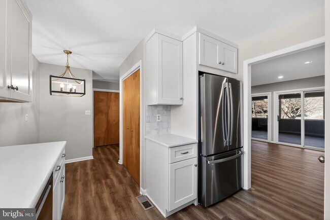 Building Photo - 21 Foxtail Ct