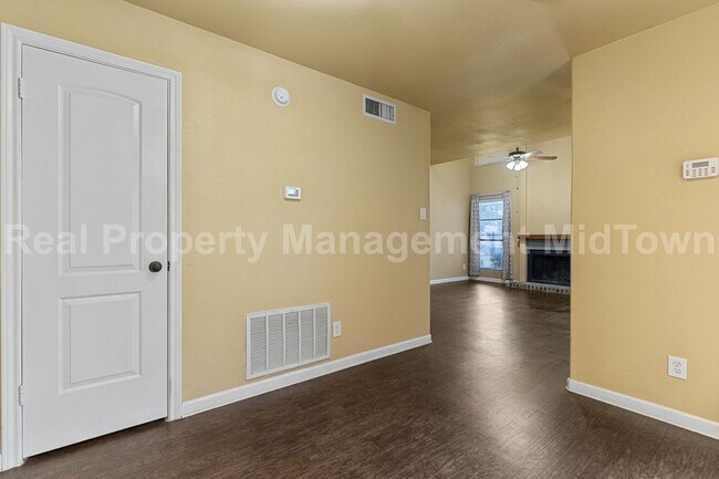 Foto del edificio - 5516 Boca Raton Blvd
