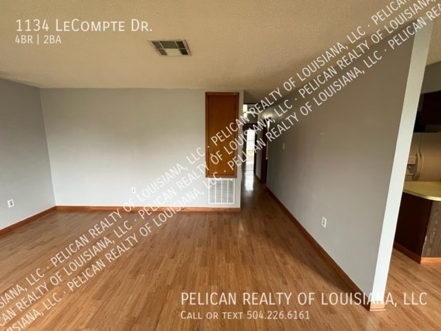 Foto del edificio - 1134 Le Compte Dr