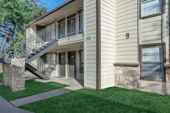 Building Photo - University Cove Apartments