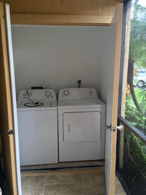 Building Photo - 10440 SW 156th Ct