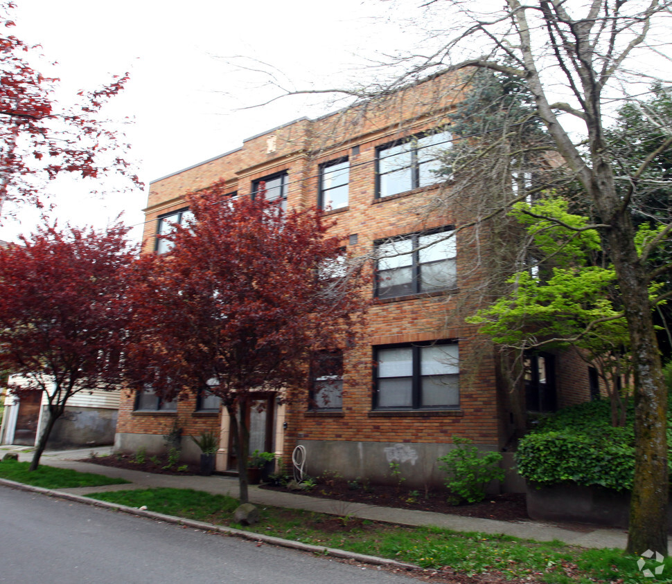 Building Photo - Harvard Apartments