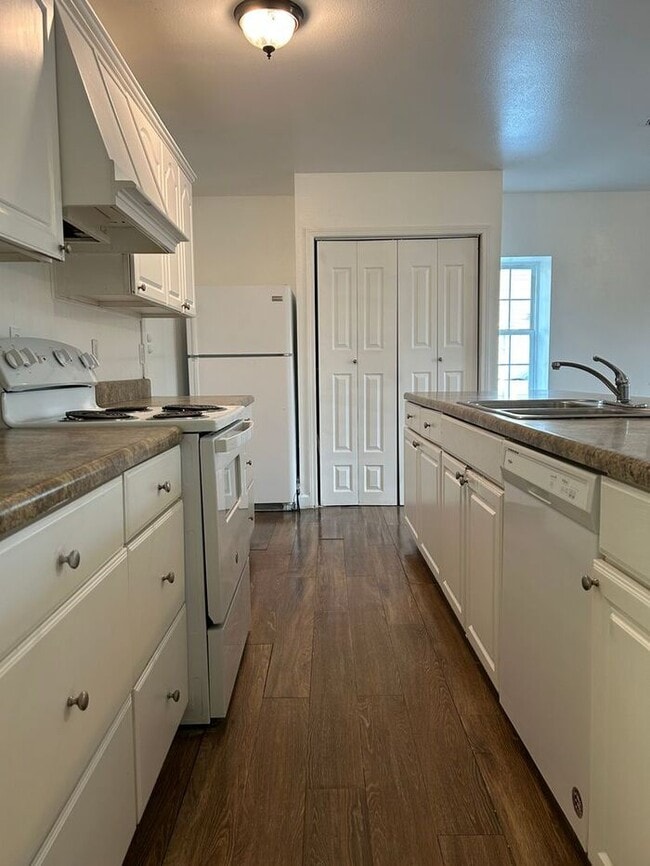 Building Photo - Spacious duplex apartment in Morrilton