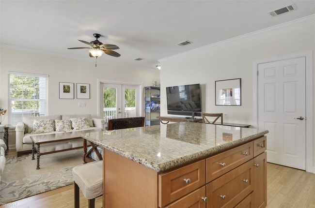 Building Photo - 2 br, 3 bath House - Cayo Hueso Sunshine