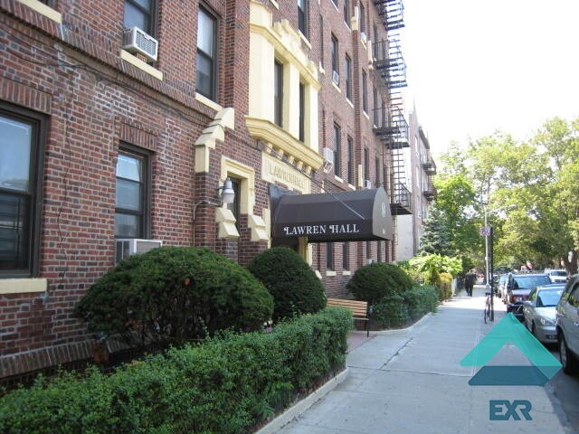 Primary Photo - 364 93rd St