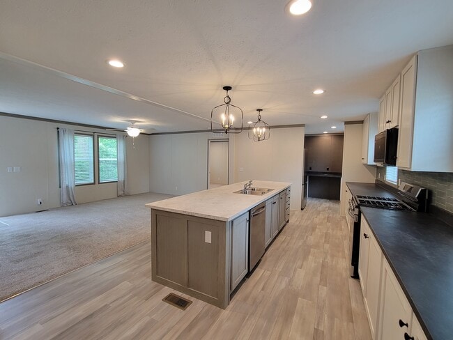 Building Photo - 5296 Commander Ct