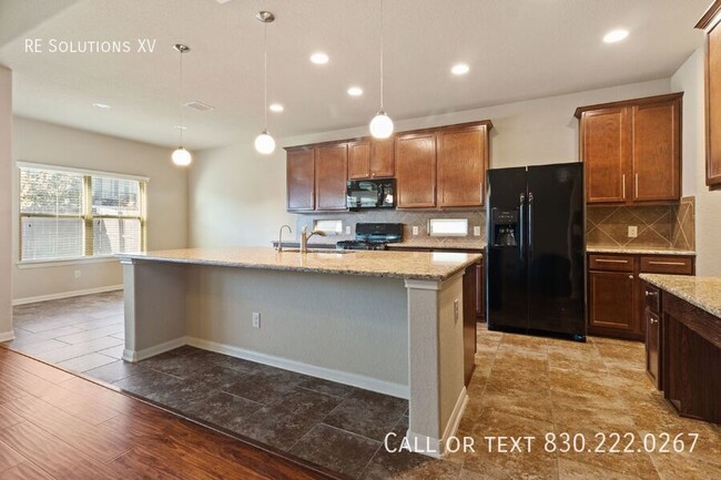 Building Photo - Spacious 4 Bed, 3 Bath Home in San Antonio...