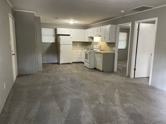 Building Photo - 352