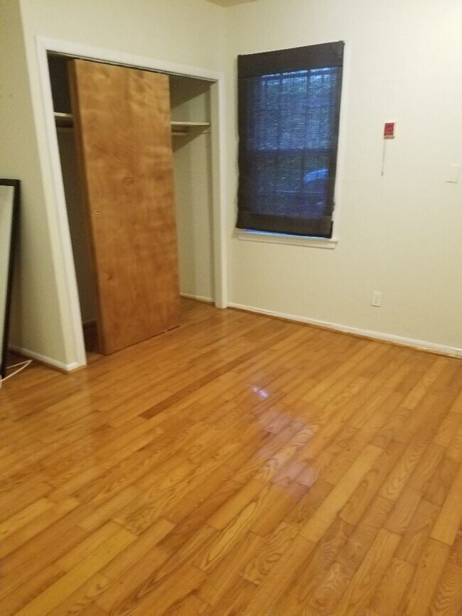 Foto del edificio - Spacious 1 BR w/ Private Entrance & Renova...