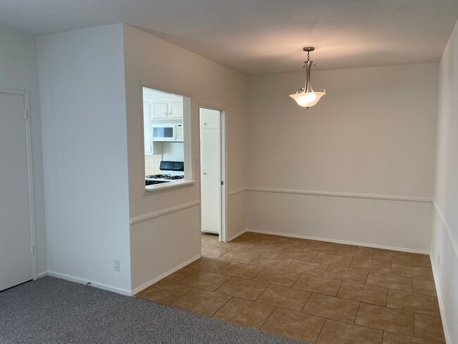 Building Photo - 1122 S Clark Dr