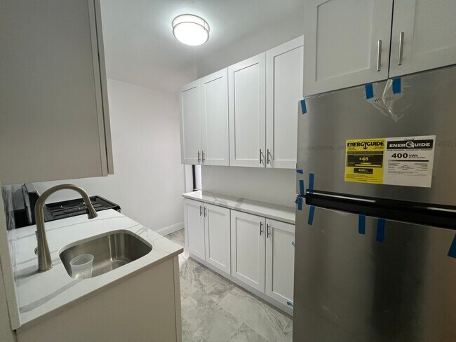 Foto del edificio - 3440 78th St