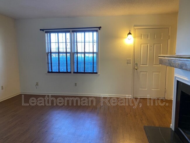 Foto del edificio - 738-C Coventry Lane