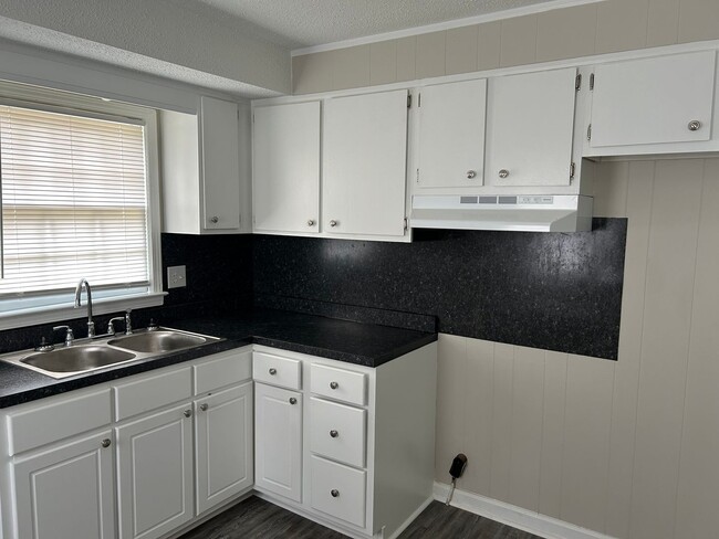 Foto del edificio - Newly renovated 412 Kingston Ave. Move in ...