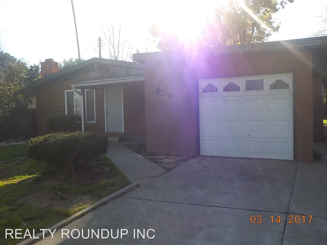 Primary Photo - 5832 Garibaldi St