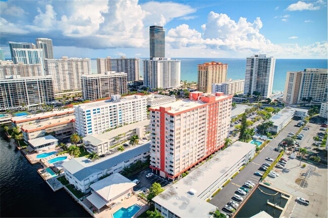 Building Photo - 3161 S Ocean Dr