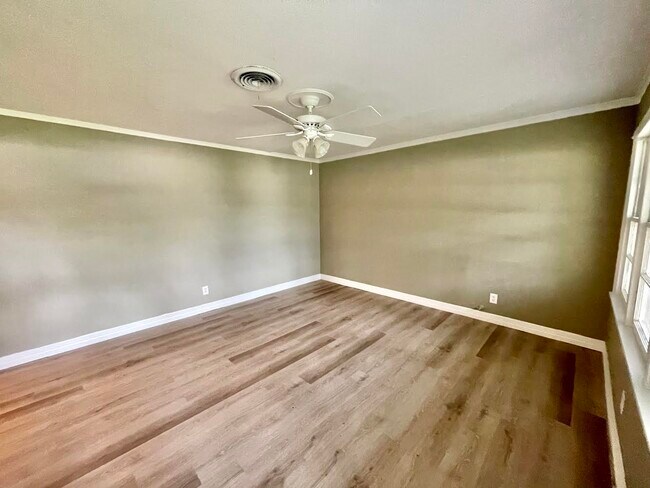 Foto del edificio - 5430 Beaumont Ave