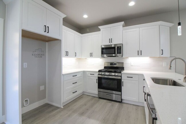 Building Photo - 743 Rio Vista Loop