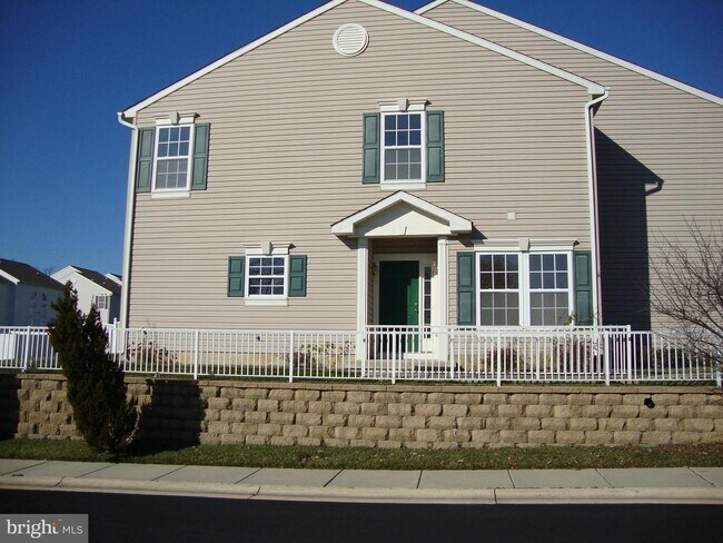 Building Photo - 200 Merlin Dr
