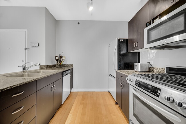 Building Photo - 8 E Randolph