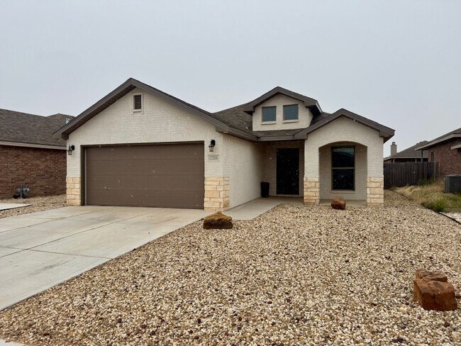 Building Photo - MOVE IN SPECIAL: First Full Month Half Off