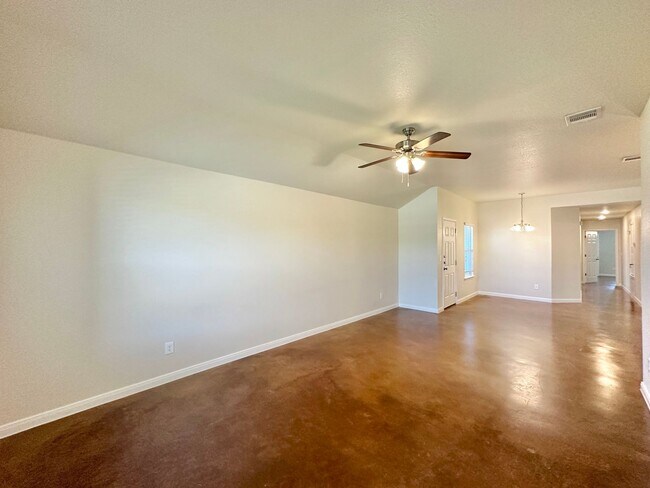 Foto del edificio - 4502 Skyflower Ln