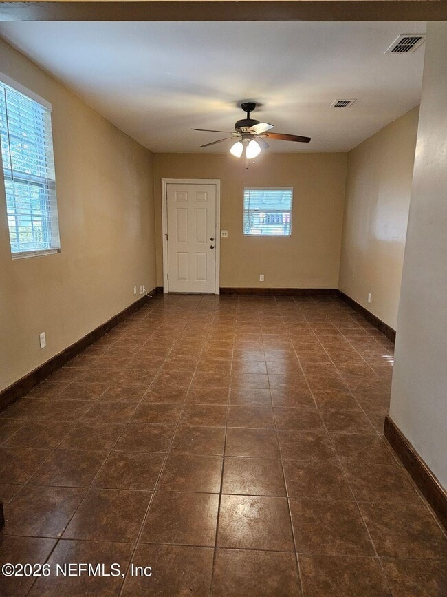 Building Photo - 848 Crestwood St