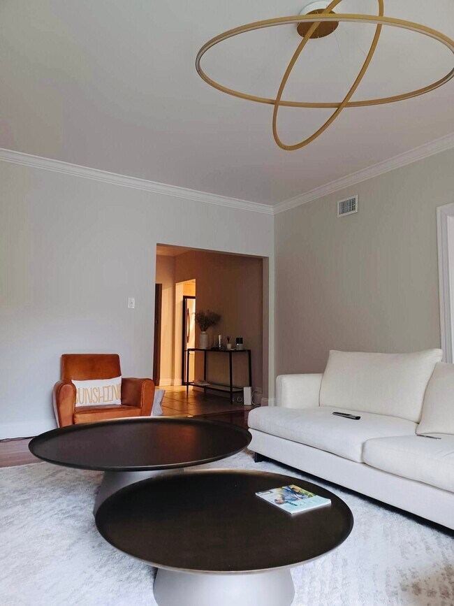 Foto del edificio - 5811 N Winthrop Ave