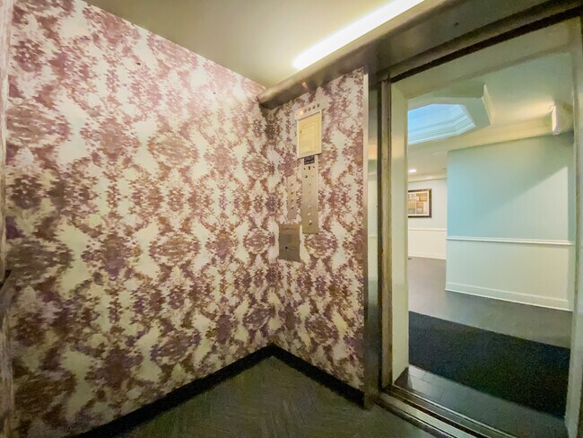 Foto del edificio - 1355 N Dearborn St