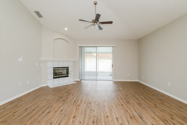 Foto del edificio - 1046 Crimson Clover Ln