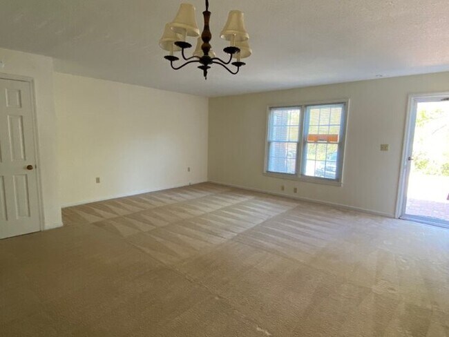 Building Photo - 117 Winfield