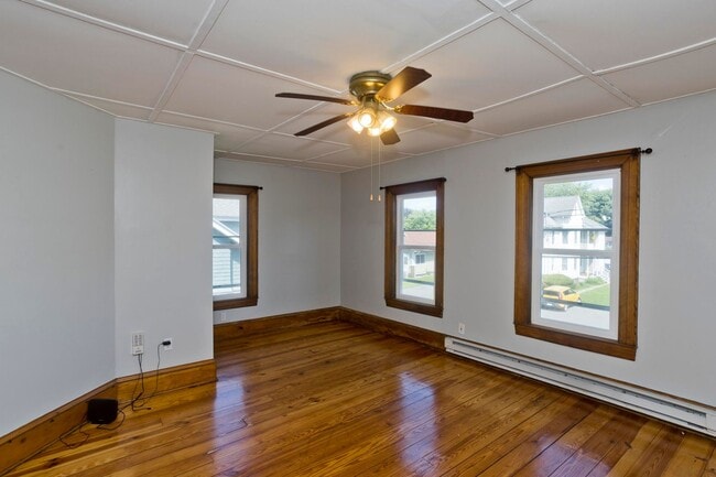 Building Photo - 33 Noble St