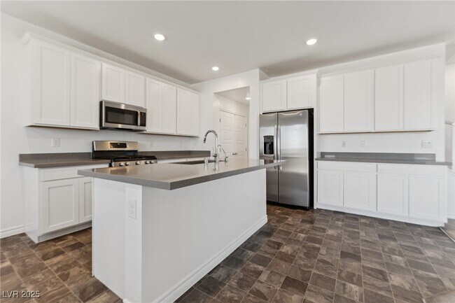 Foto del edificio - 6860 Chargehand Ave