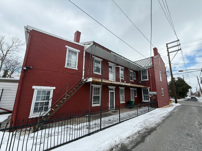 Foto del edificio - 128 S West St