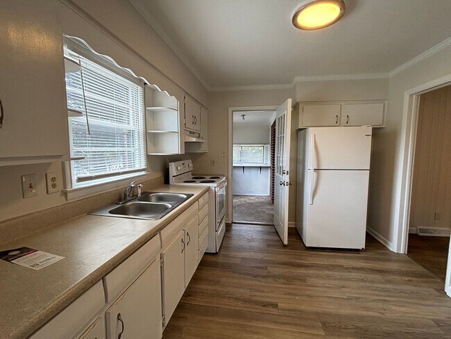 Foto del edificio - 3 BR with deck conveninent to Four Seasons Mall