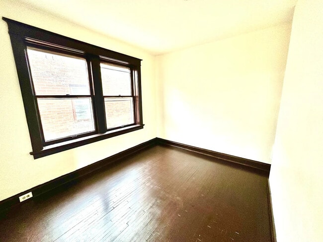Building Photo - 3949 Tholozan Ave