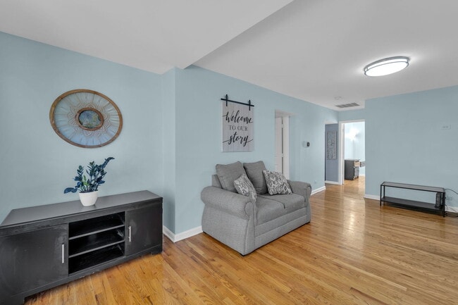 Foto del edificio - 3050 Maple St