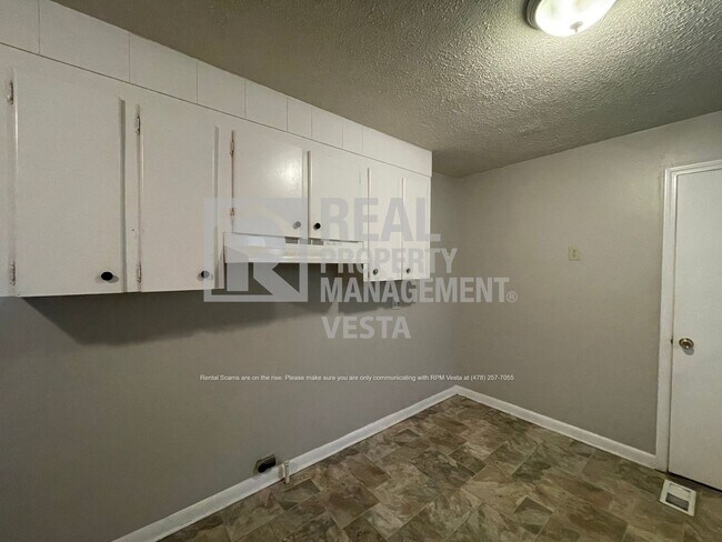 Foto del edificio - Four Bedroom Home in Warner Robins