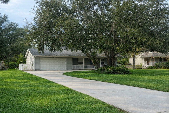 Photo - 702 134th St E House