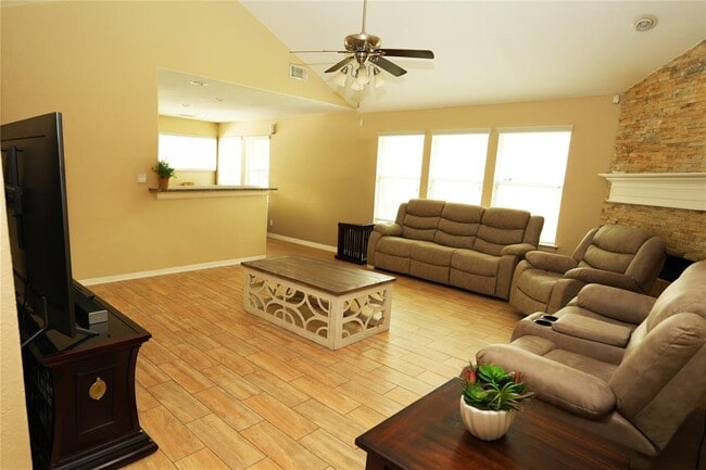 Building Photo - 135 Fairwind Trail Dr