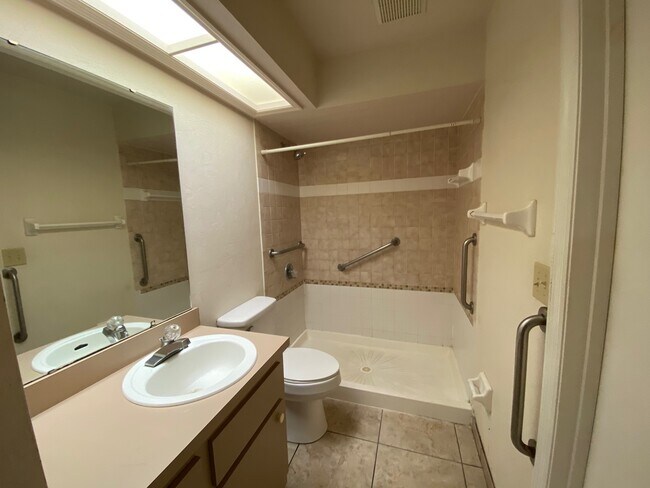 Foto del edificio - 386 Acorn Ln