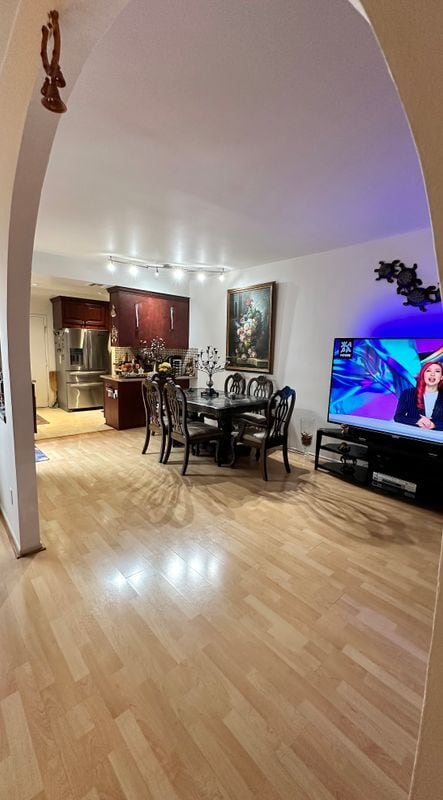 Foto del edificio - 7615 Glade Ave